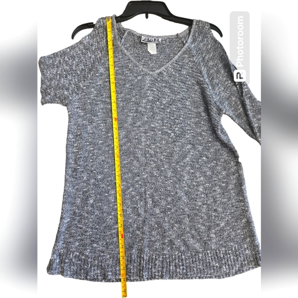 212 New York cold shoulder quarter sleeve V neck sweater size large - Picture 2 of 5